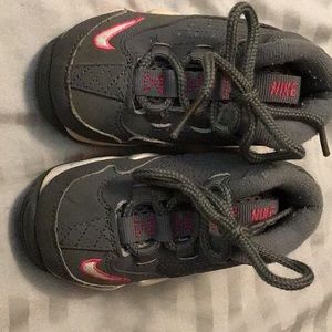 Nike children’s tennis shoes.